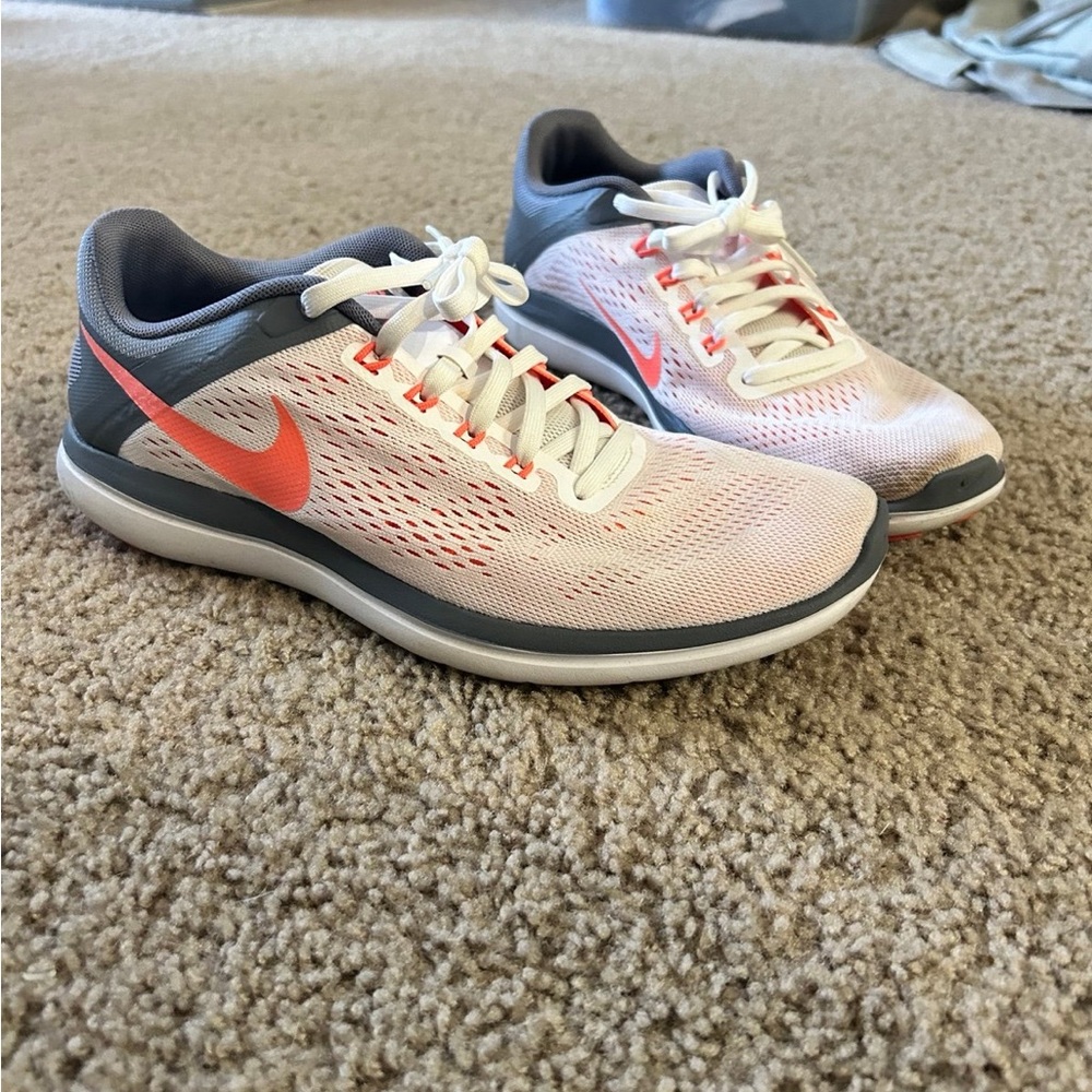 Nike Pegasus women's 9.5 sneaker